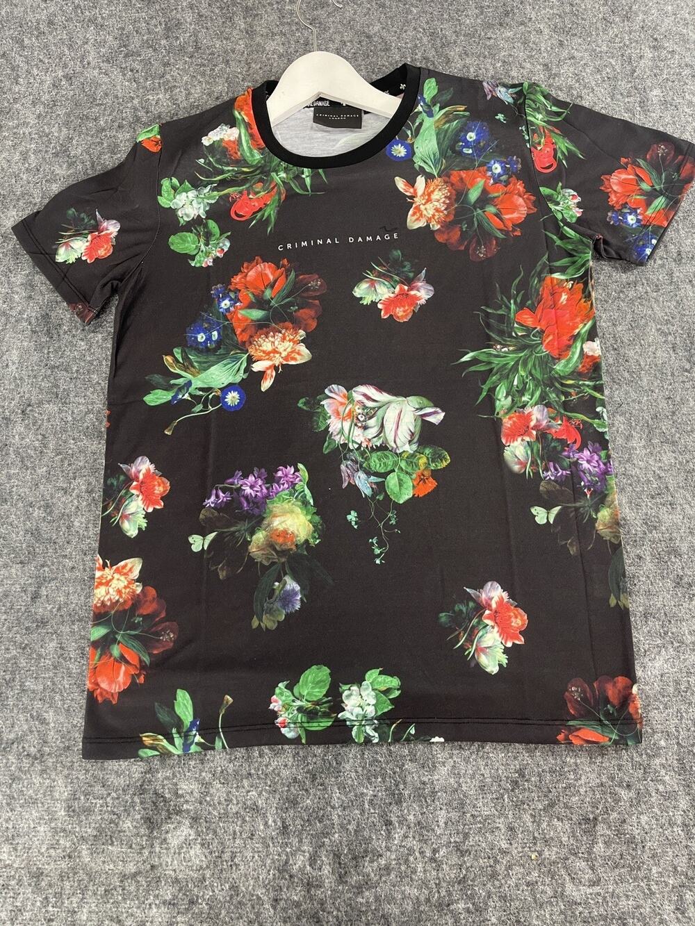 CRIMINAL DAMAGE Shirt Mens Medium Tee Floral Black Crew Neck T-Shirt N140